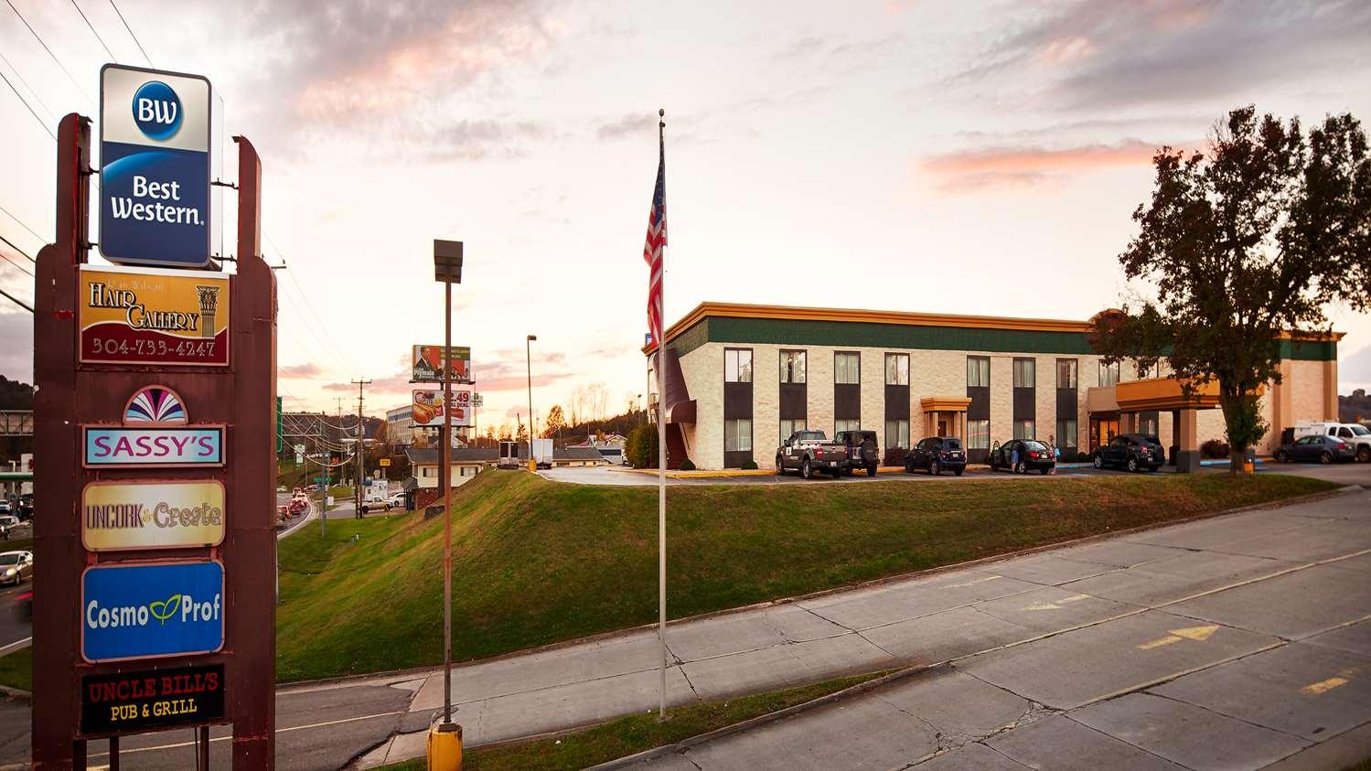 Best Western Huntington Mall Inn Barboursville Exterior photo